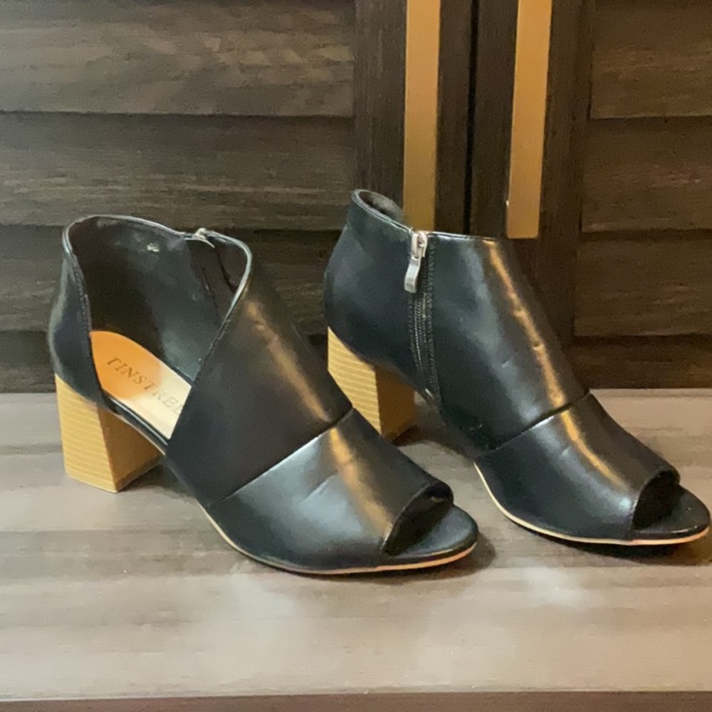 Black Heels Sleek Leather Design